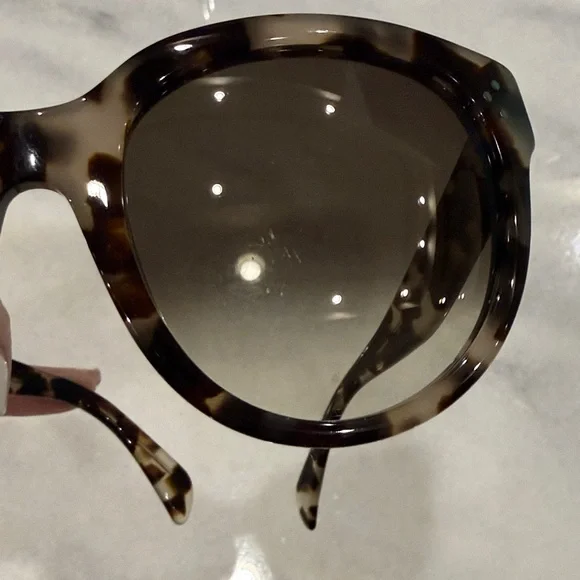 CELINE Tortoise Shell Sunglasses model CL 41755 display picture 3
